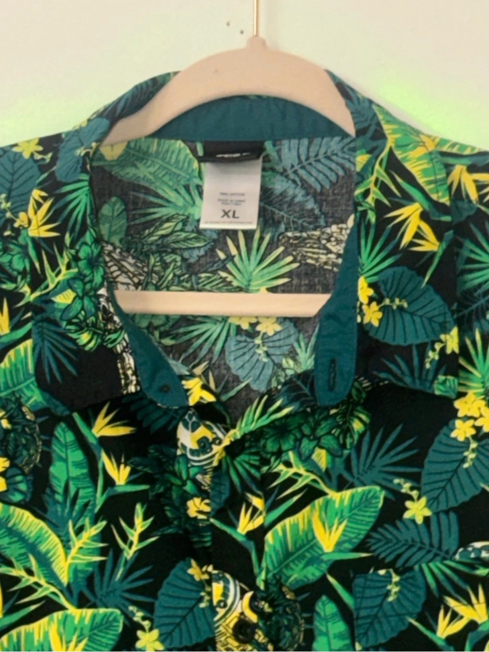 Star Wars R2-D2 Tropical Button-Up Shirt - Picture 4 of 6